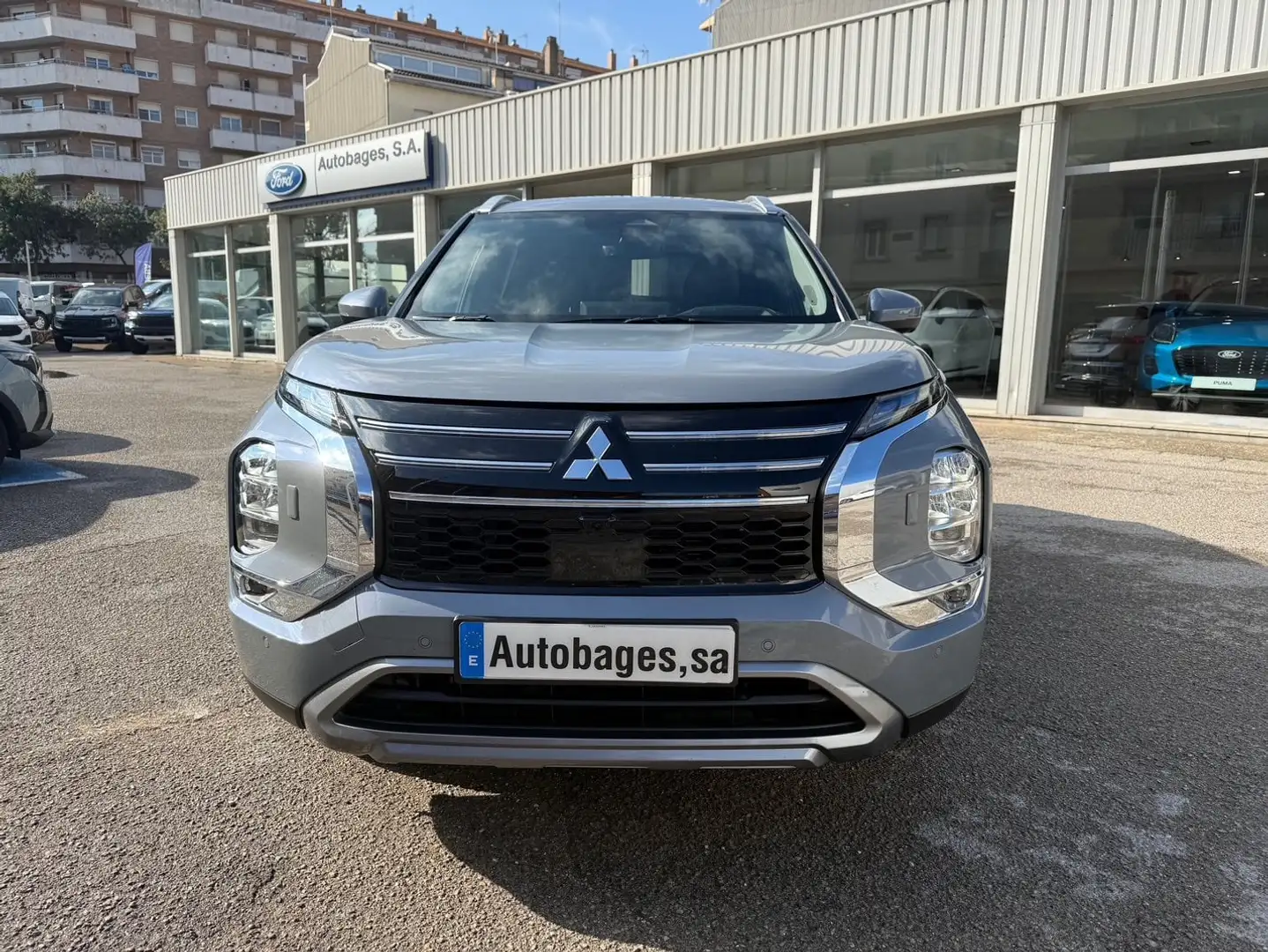 Mitsubishi Outlander PHEV Kaiteki 4WD Gris - 2