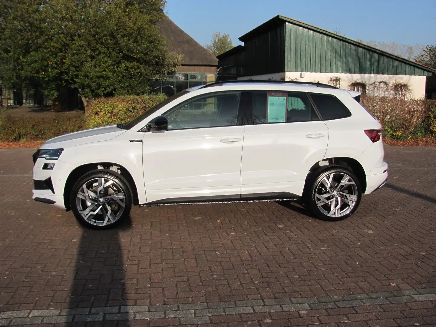 Skoda Karoq 1.5l TSI ACT DSG Sportline Navi AHK LED Blanc - 1