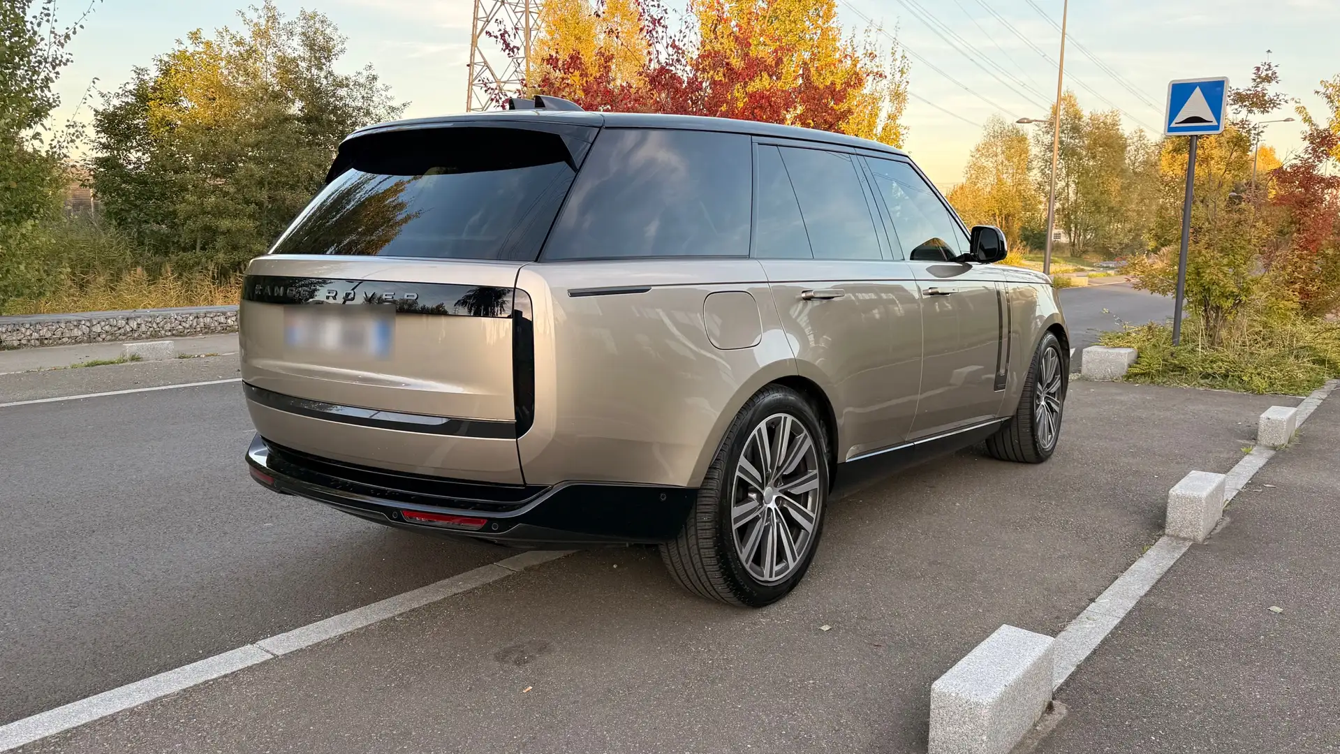 Land Rover Range Rover P550e Hybrid Autobiography - 2