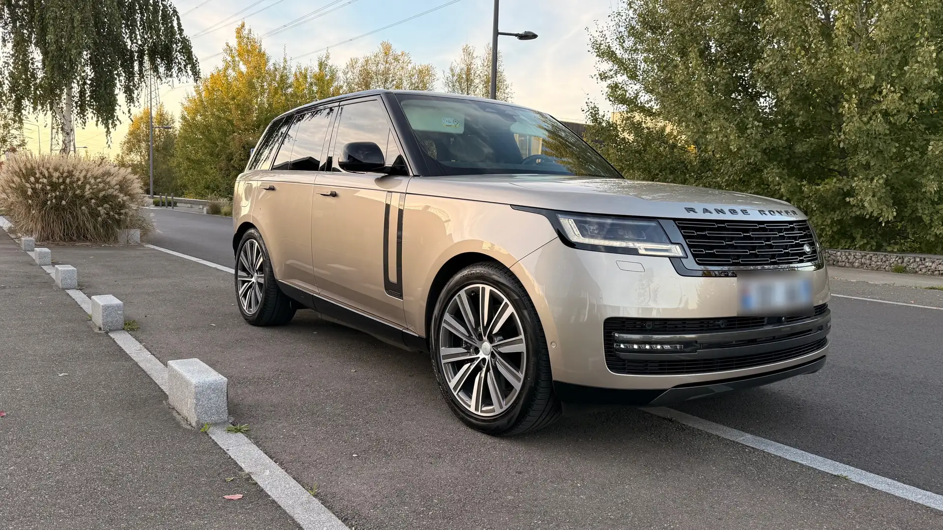 Land Rover Range Rover P550e Hybrid Autobiography - 1