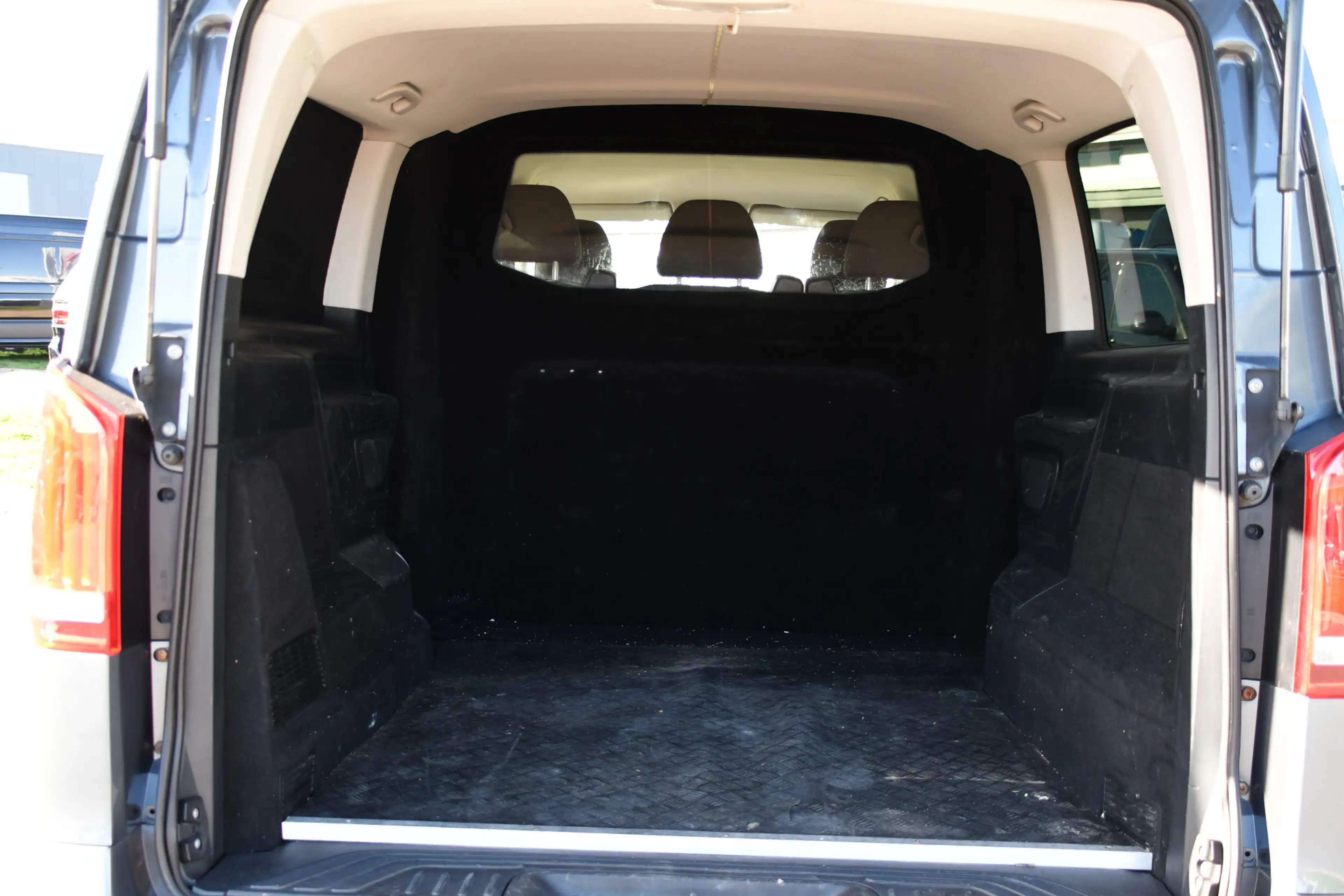 Mercedes-Benz Vito 114 CDI Lang DC AMG Edition Camera, Cruise, LED, 2 — photo 36