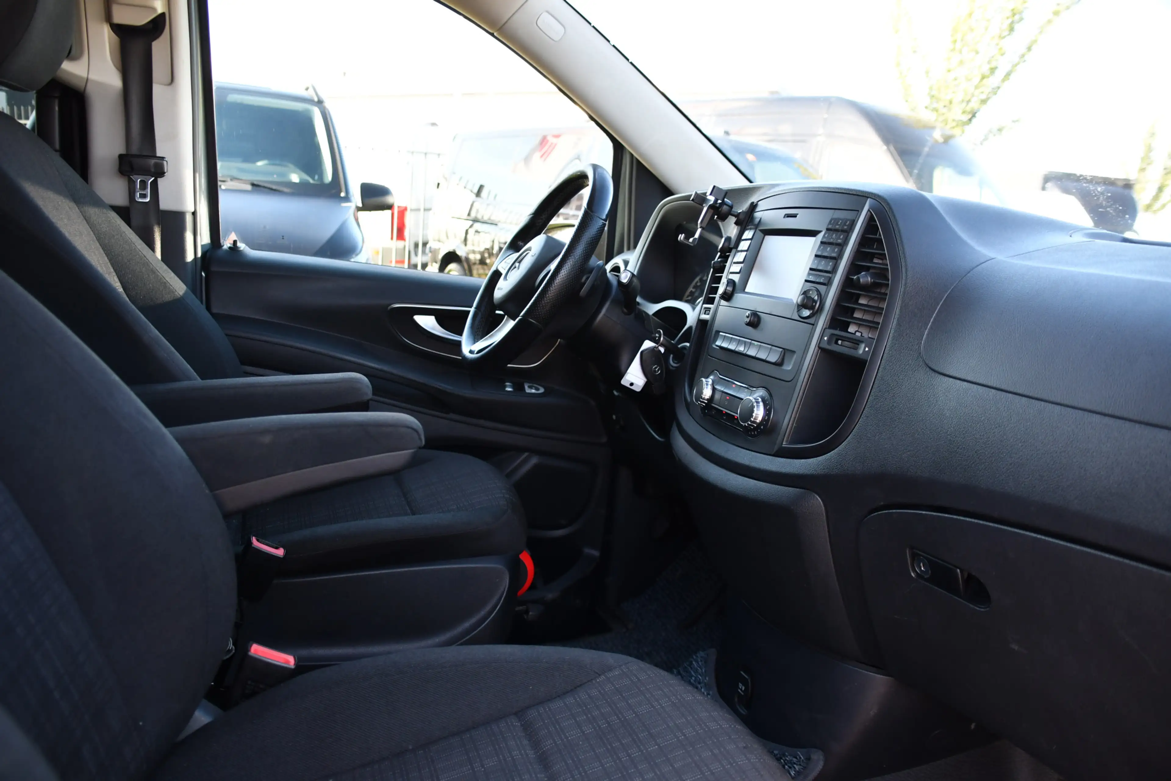 Mercedes-Benz Vito 114 CDI Lang DC AMG Edition Camera, Cruise, LED, 2 — photo 27