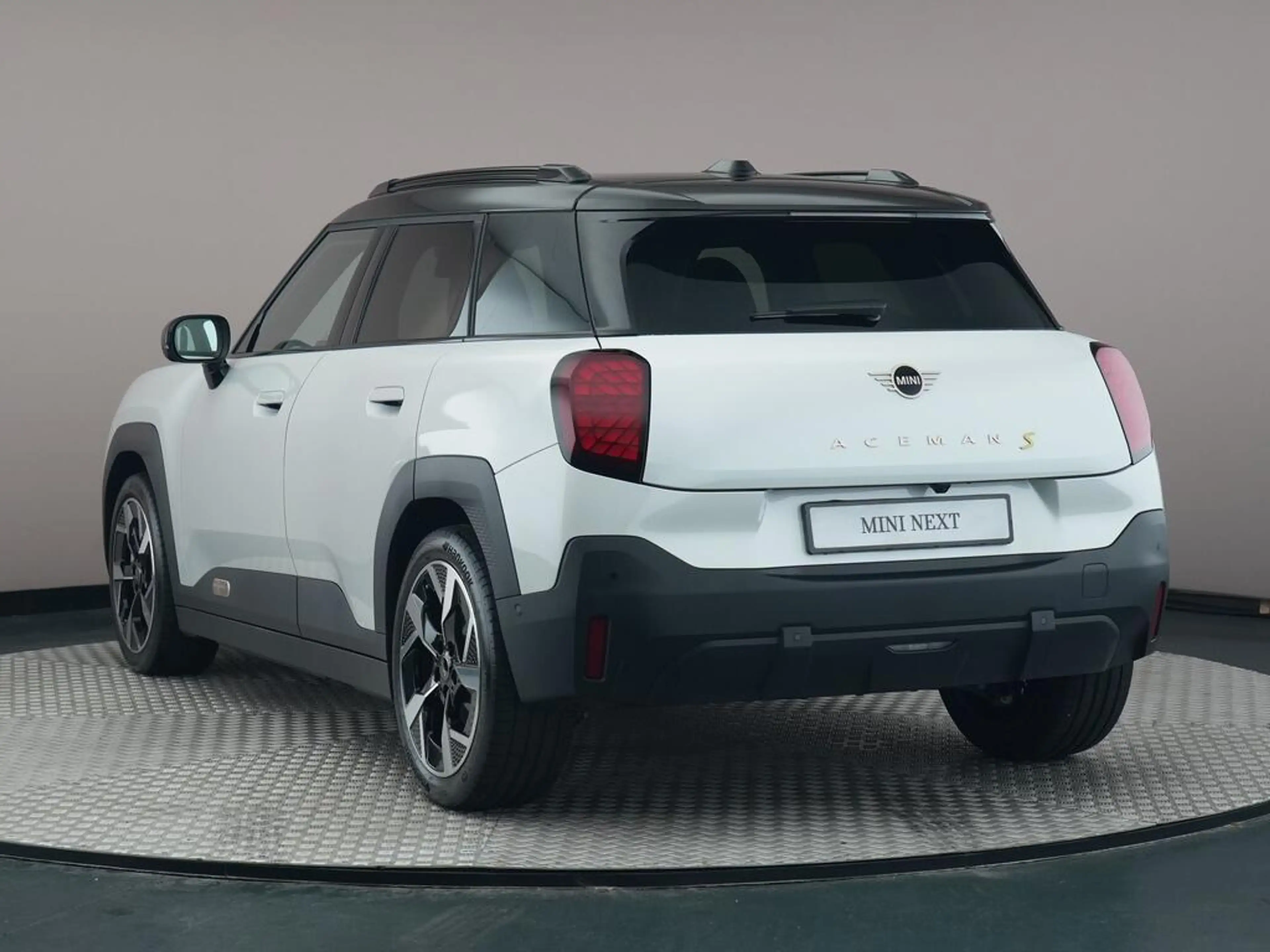 MINI Aceman SE Favoured M 54.2 kWh — photo 10