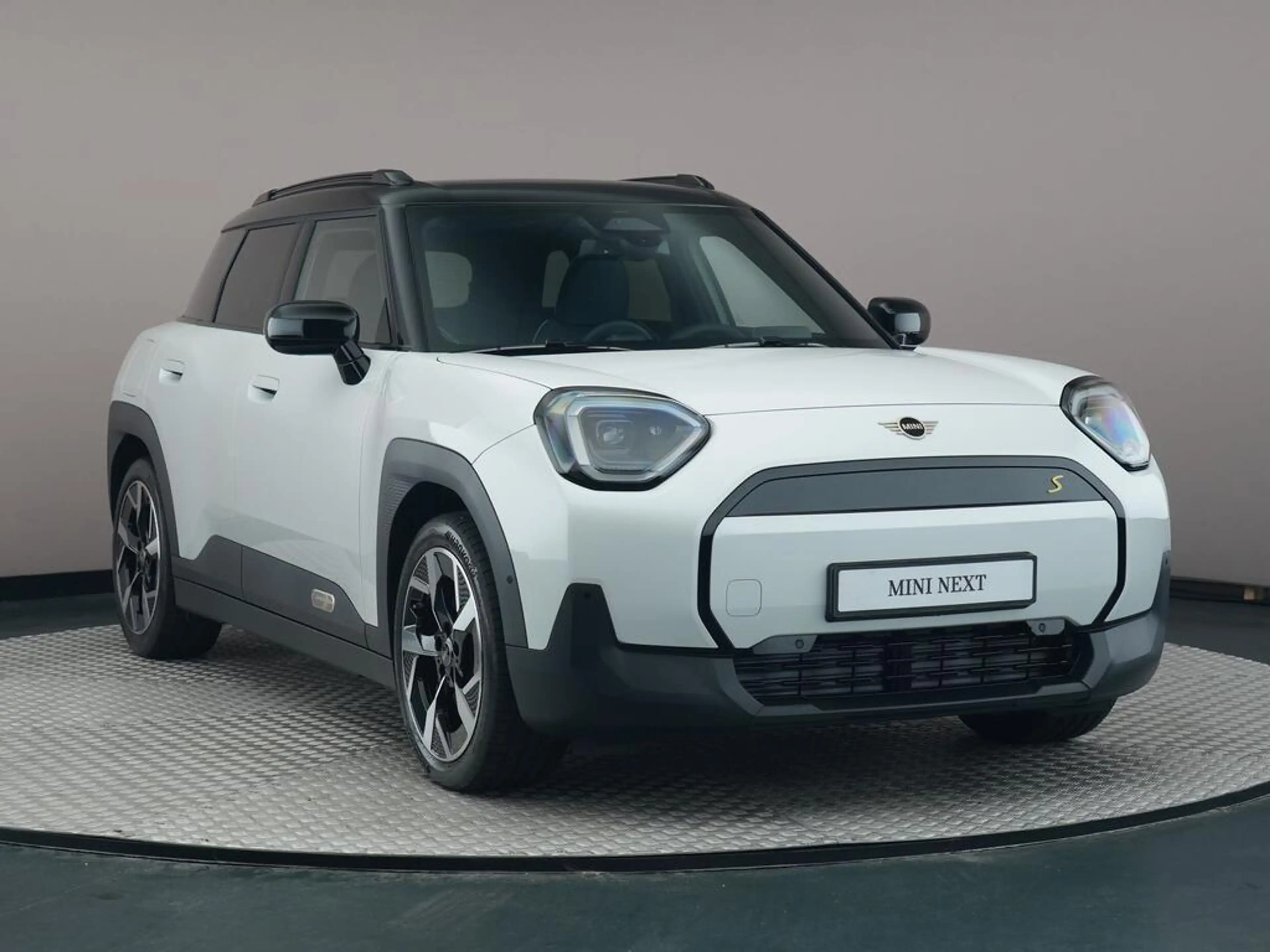 MINI Aceman SE Favoured M 54.2 kWh — photo 3
