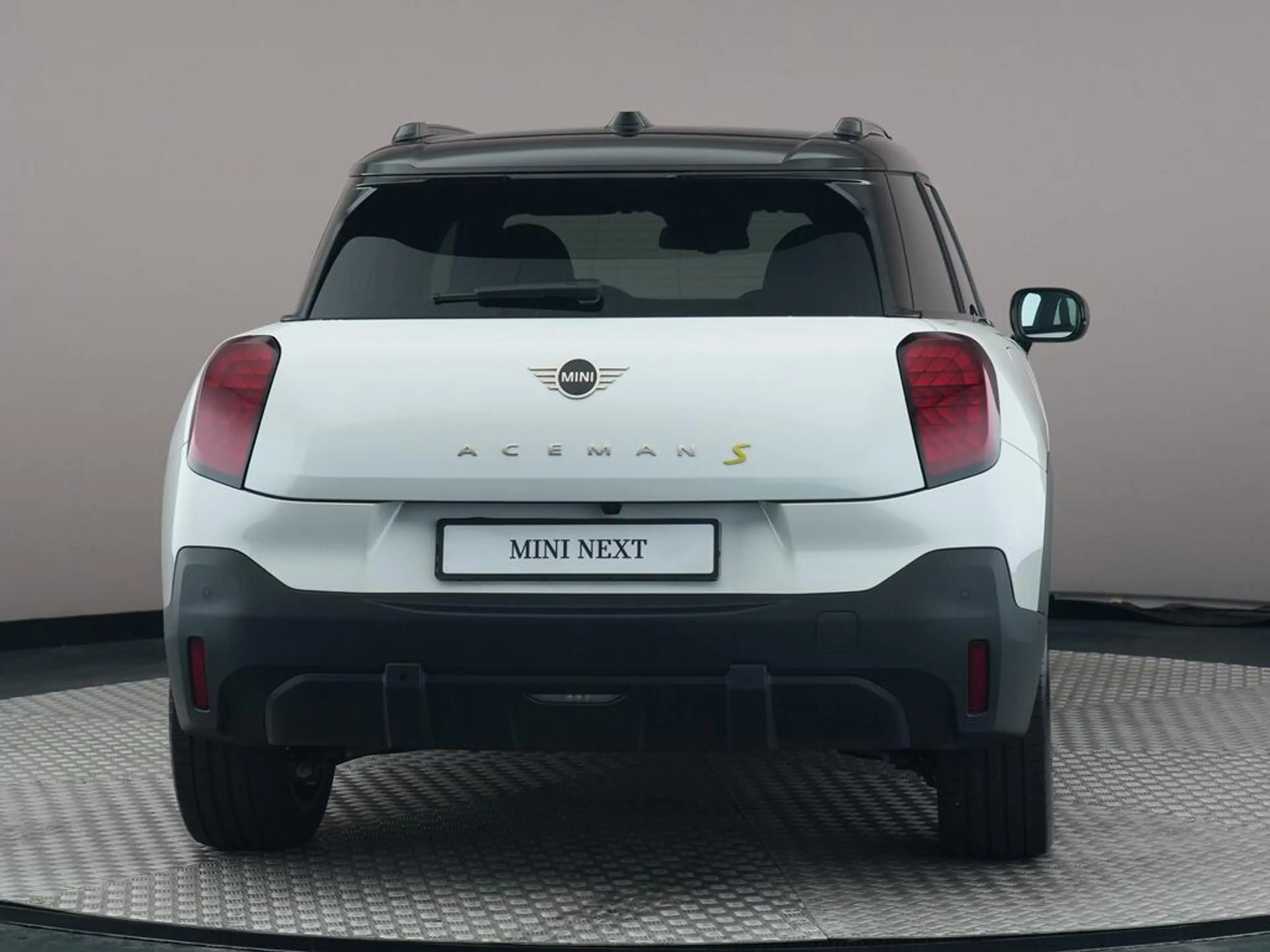 MINI Aceman SE Favoured M 54.2 kWh — photo 9