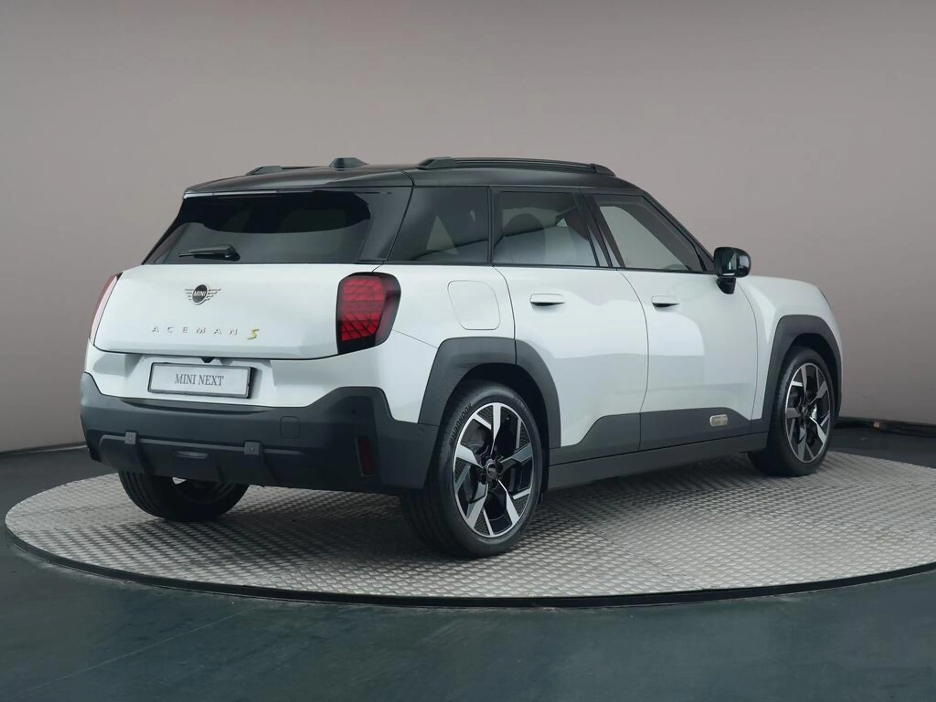 MINI Aceman SE Favoured M 54.2 kWh — photo 11