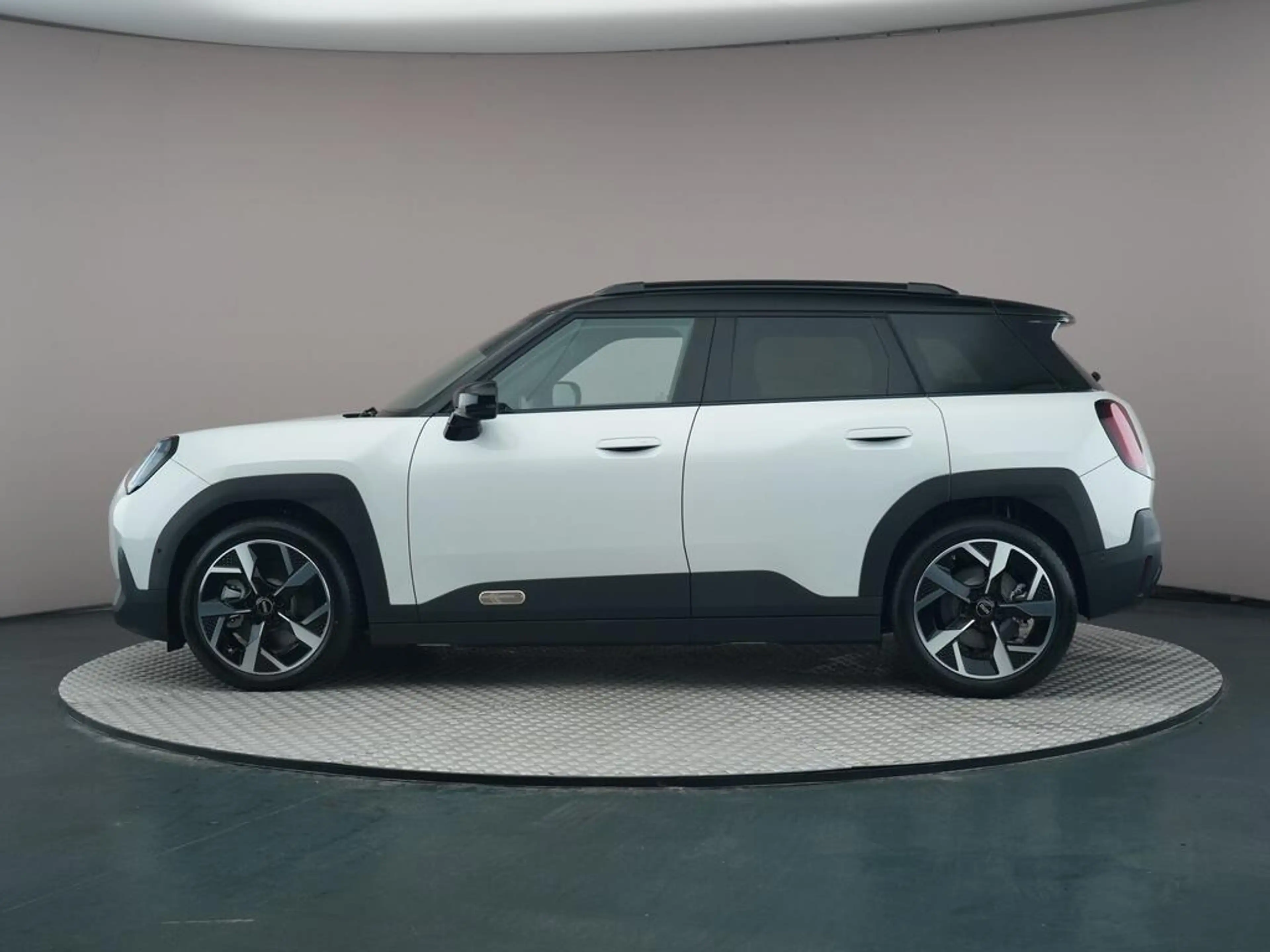 MINI Aceman SE Favoured M 54.2 kWh — photo 7