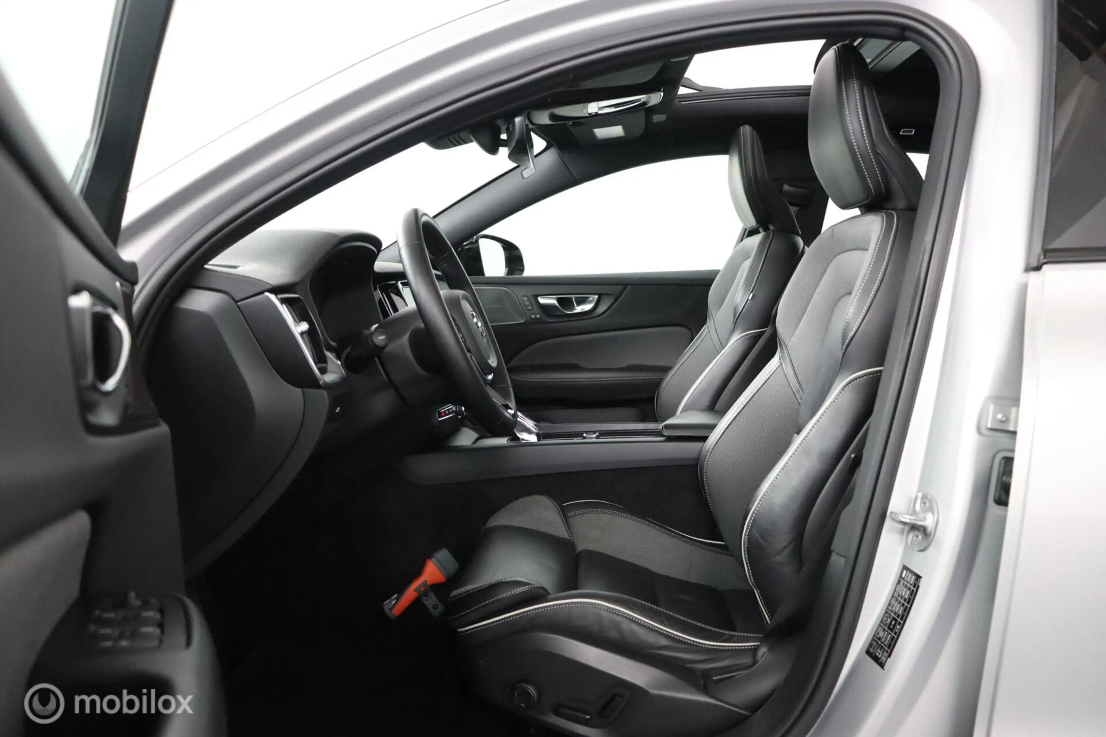 Volvo S60 2.0 B4 Ultimate Dark SCHUIFDAK / HARMAN-KARDON / 3 — photo 4
