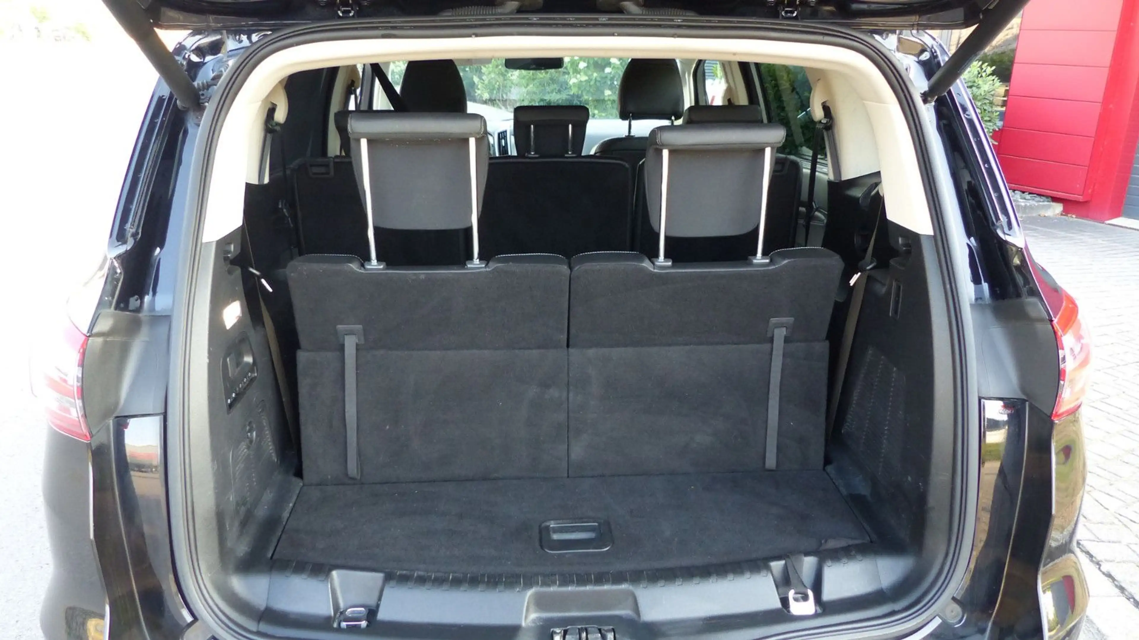 Ford S-Max Titanium, 7 Sitzer, Leder, Sony, AHK, Aut. — photo 33