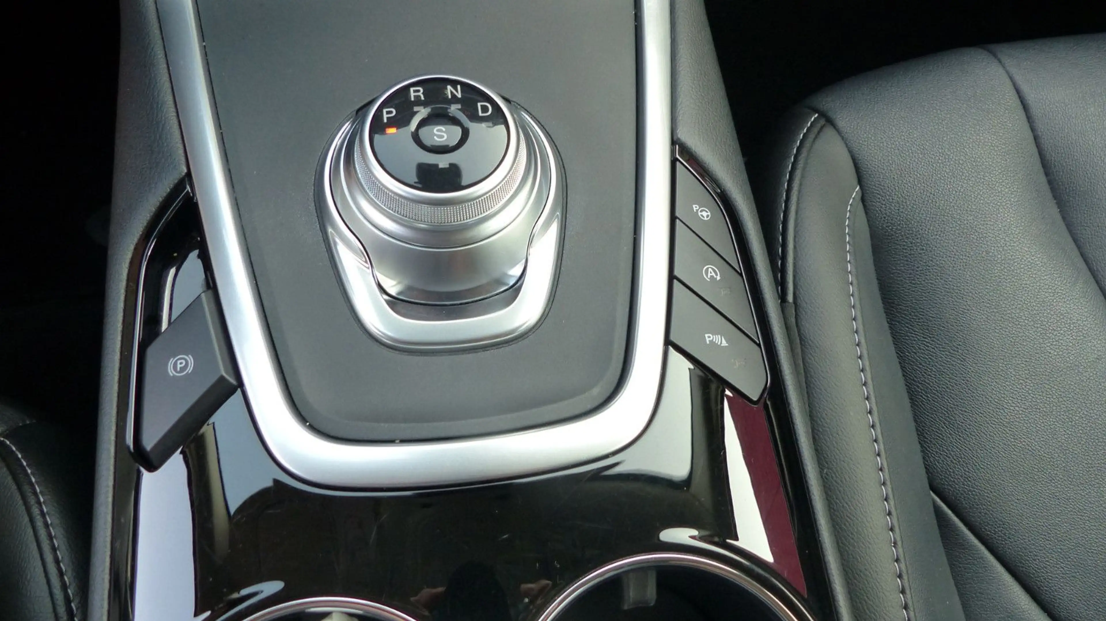 Ford S-Max Titanium, 7 Sitzer, Leder, Sony, AHK, Aut. — photo 27