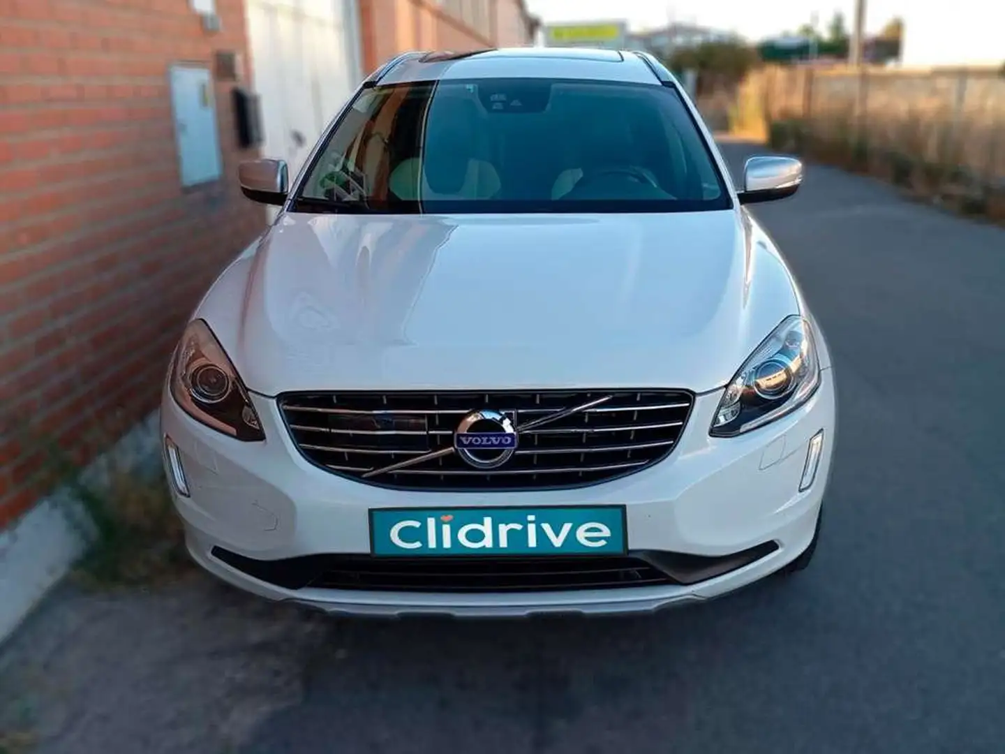 Volvo XC60 2.4D Momentum Aut. Blanco - 2