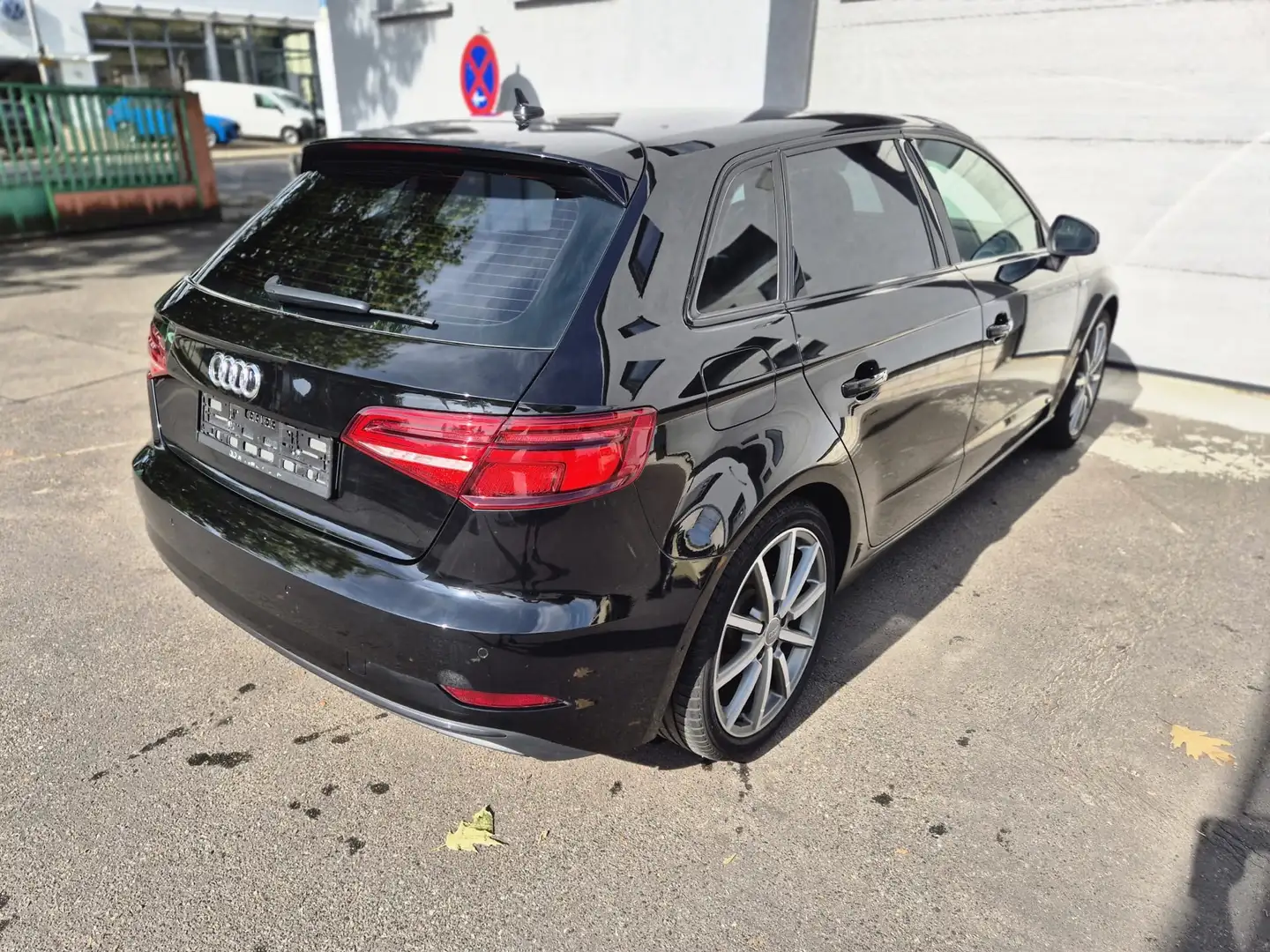 Audi A3 1.4 TFSI cylinder on demand ultra Sportback Attrac Schwarz - 2