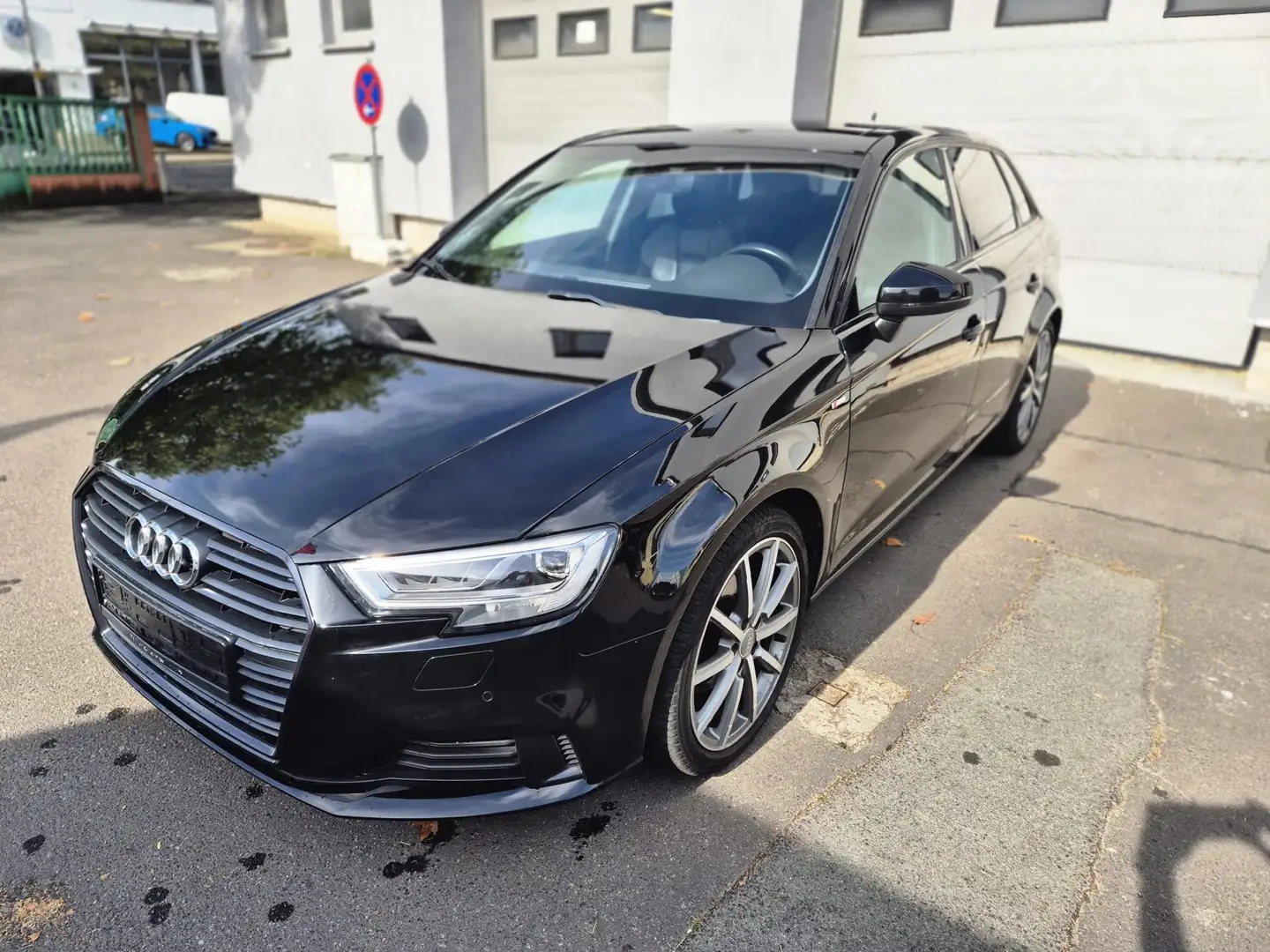 Audi A3 1.4 TFSI cylinder on demand ultra Sportback Attrac Schwarz - 1
