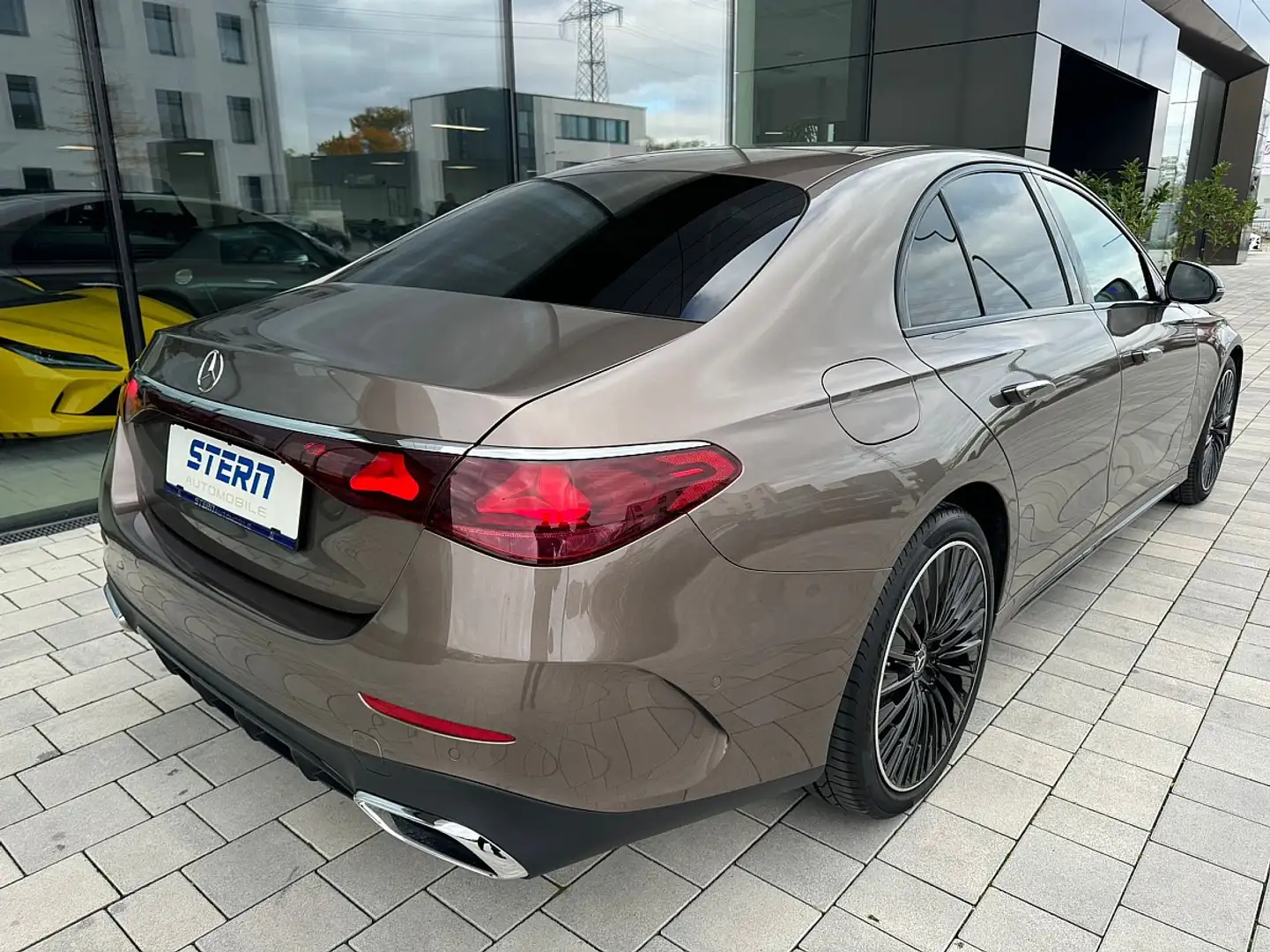 Mercedes-Benz E 220 d MHEV Aut.Superscreen AMG Line Brun - 2