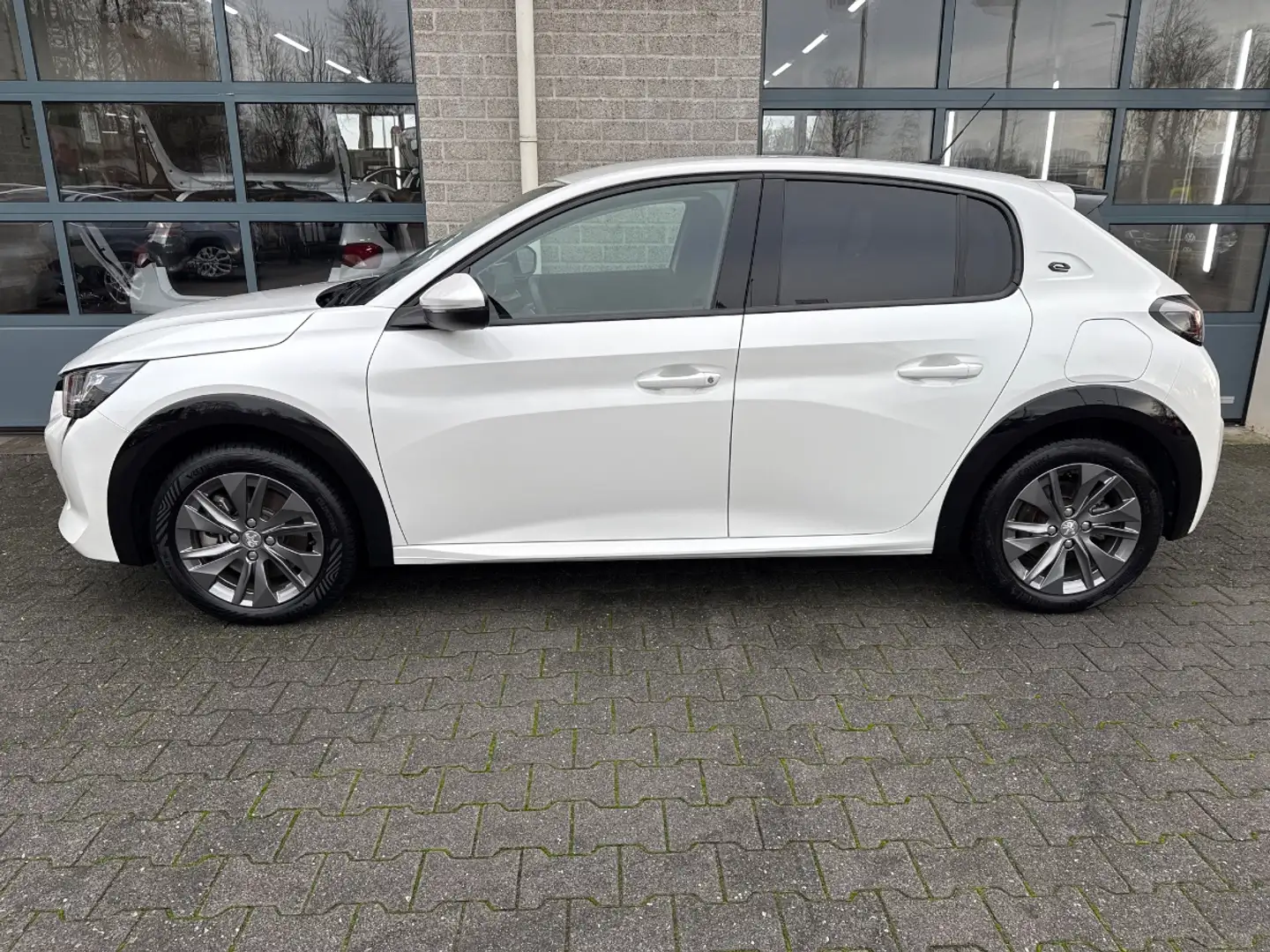 Peugeot e-208 EV Allure Pack 50 kWh|CAMERA|DAB| Wit - 2
