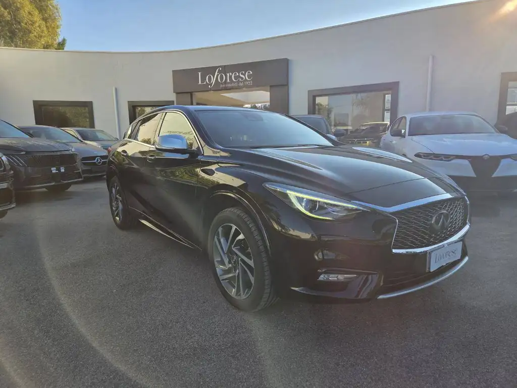 Infiniti Q30