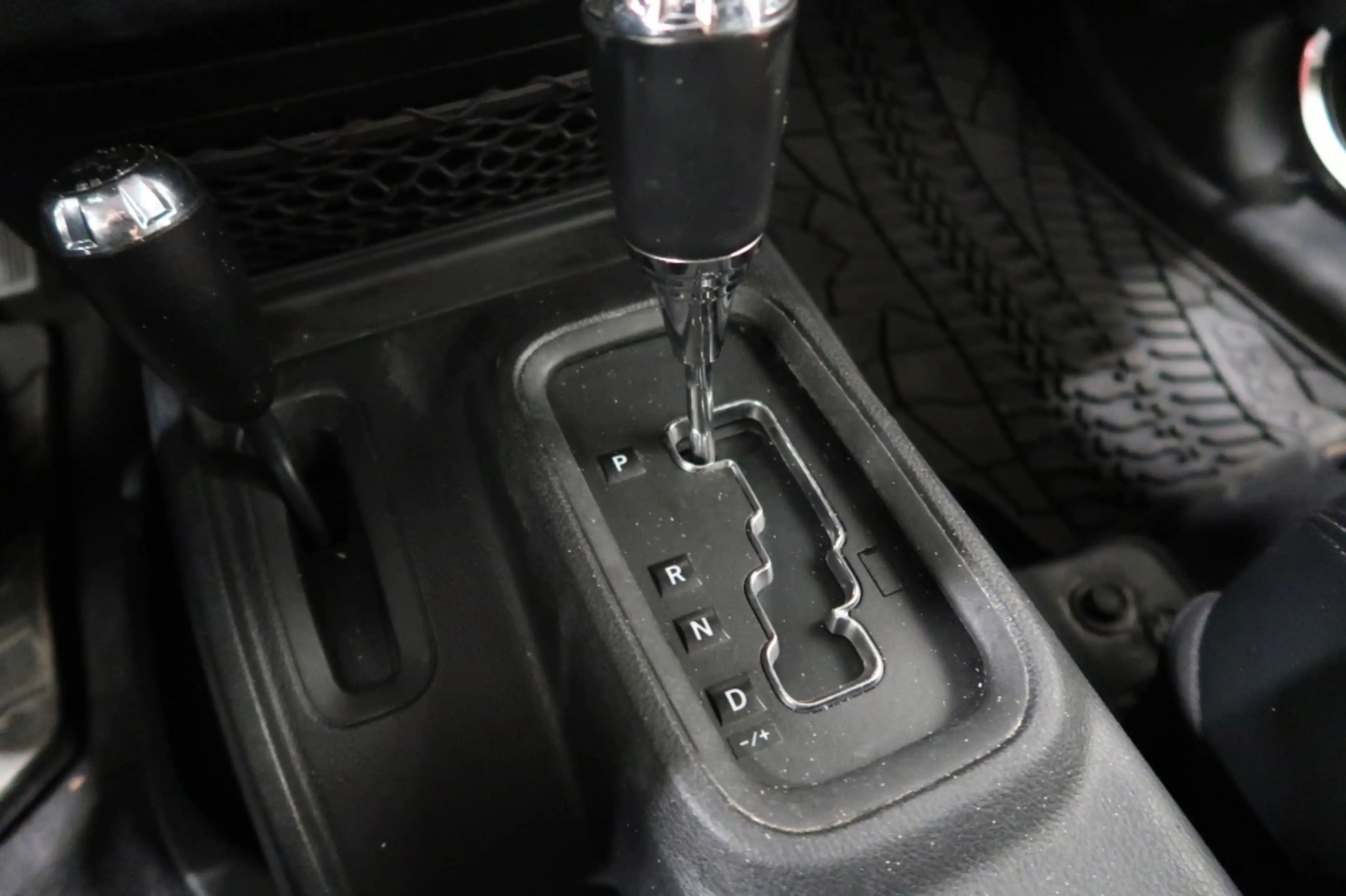 Jeep Wrangler 4x4 2.8 CRD Sport Unlimited 200 pk Grijs Kenteken — photo 13