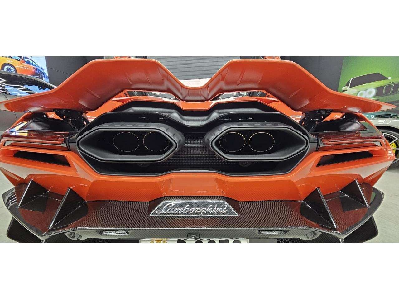 Lamborghini Revuelto
