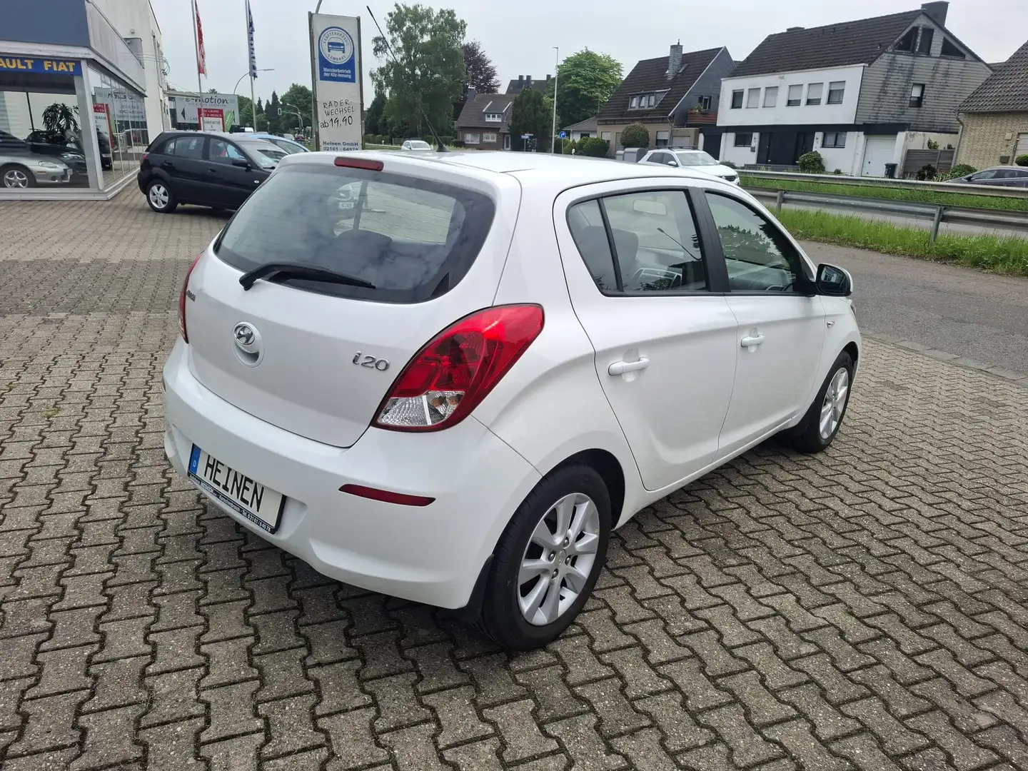 Hyundai i20 1.2 Sommer- Winterradsatz Weiß - 2