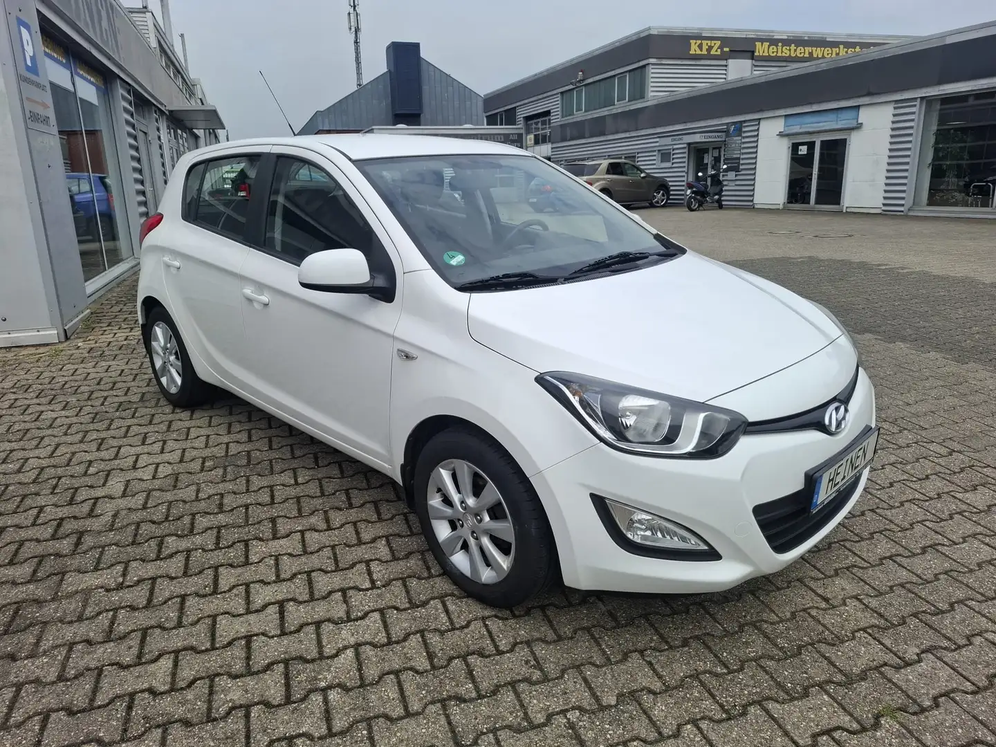 Hyundai i20 1.2 Sommer- Winterradsatz Weiß - 1