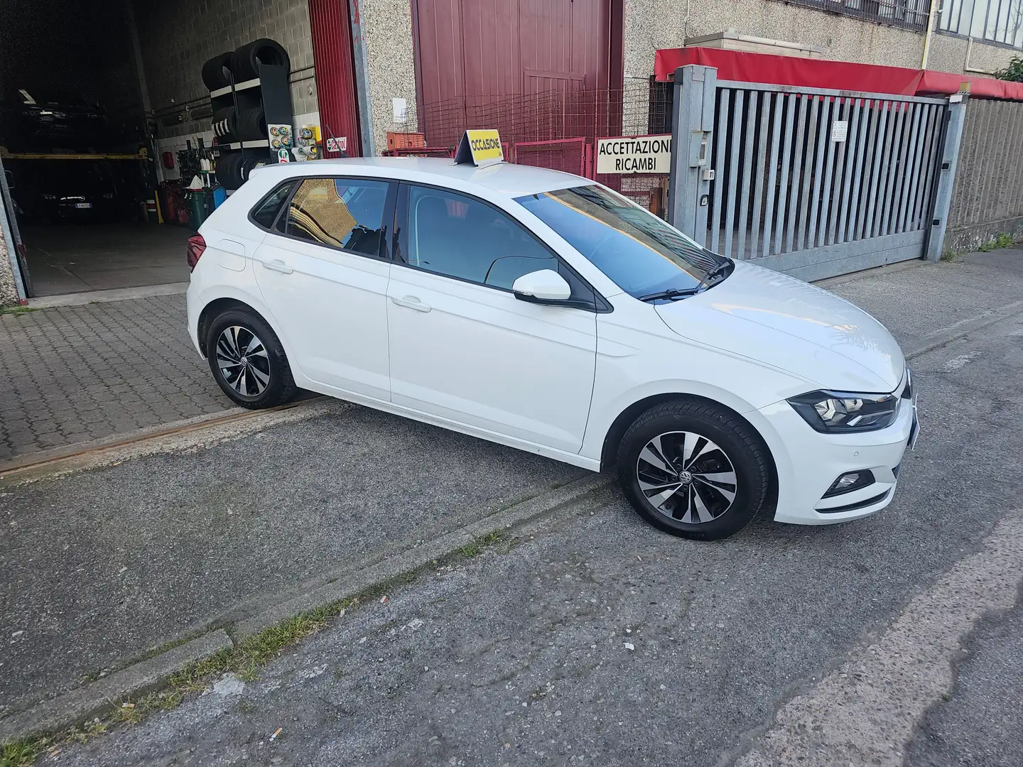Volkswagen Polo Polo VI 2017 5p 1.0 tsi Comfortline 95cv dsg Bianco - 2