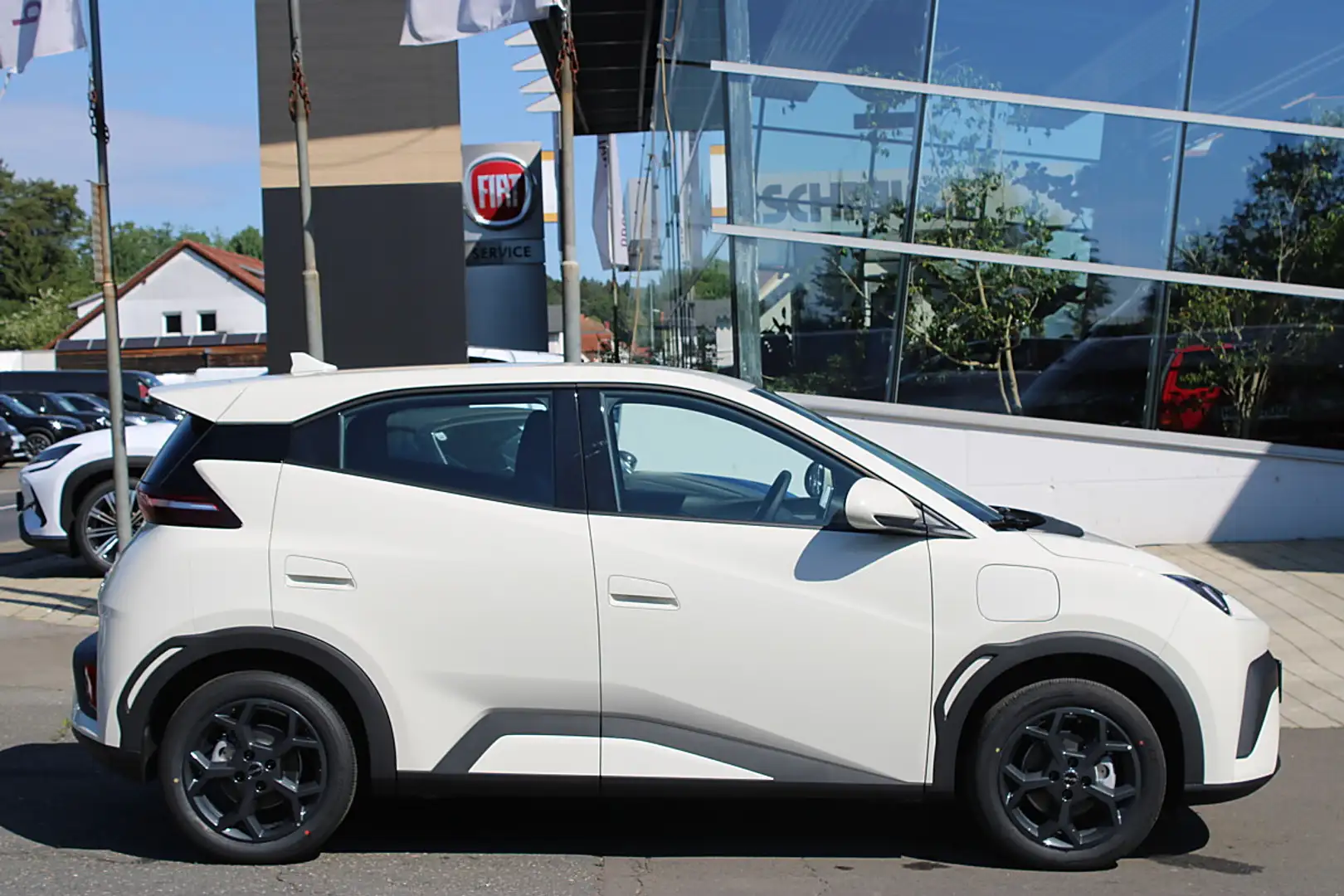 BYD Dolphin Surf 43,2 kWh Boost Österreich Paket Weiß - 2
