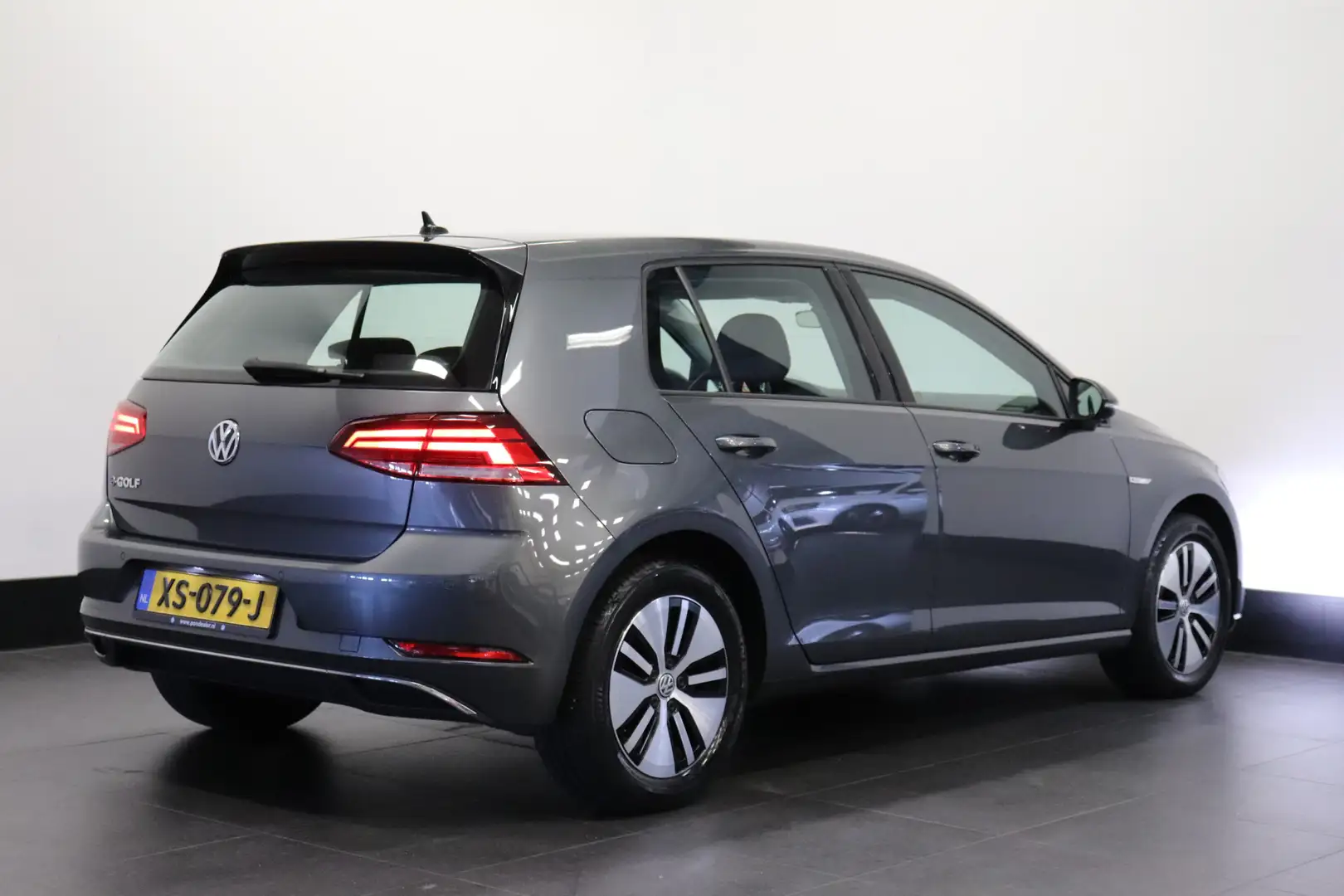 Volkswagen e-Golf | LED | ADAPTIVE CRUISE | CARPLAY | €16.900,- Incl Grijs - 2
