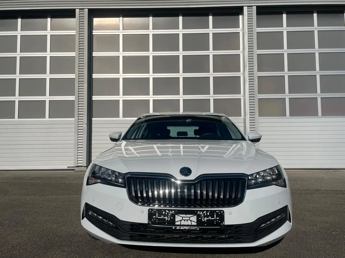 Skoda Superb Lim. Ambition, LED,DSG,5J. Garantie Weiß - 2