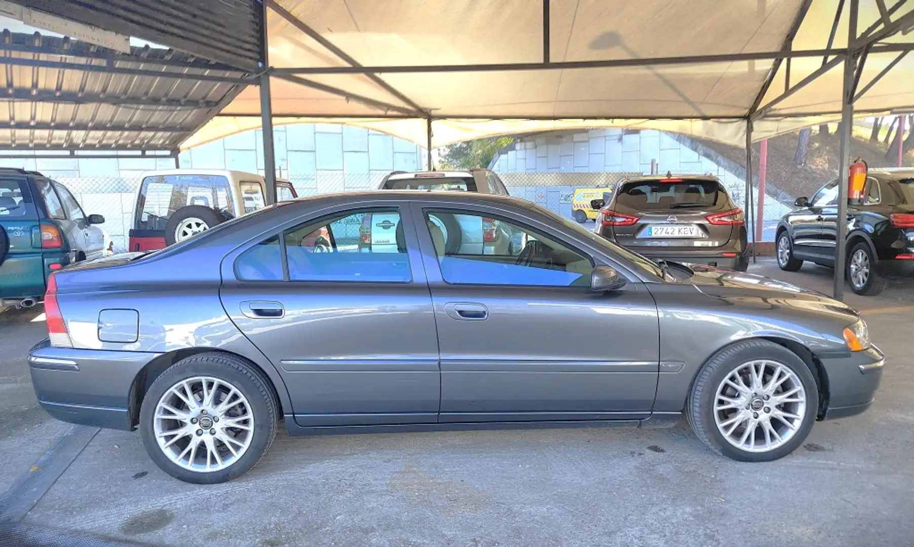 Volvo S60 2.4 D5 Summum 185 Gris - 2
