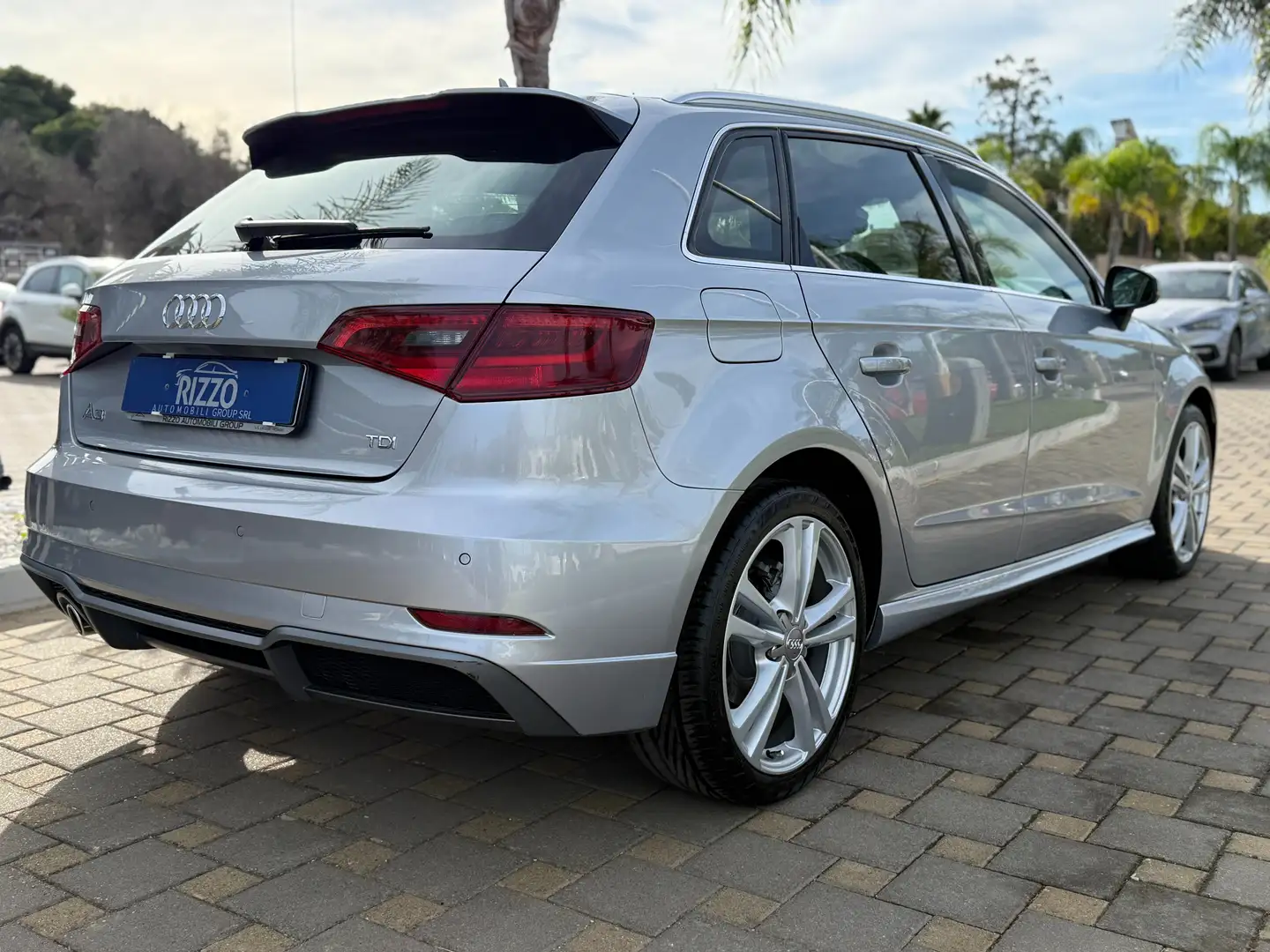 Audi A3 SPB 30TDI 116CV S-LINE PELLE 12/2014 Grigio - 2