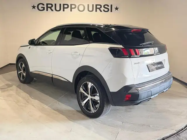 Peugeot 3008 view 2