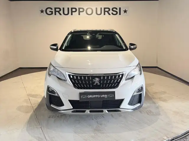 Peugeot 3008 view 3