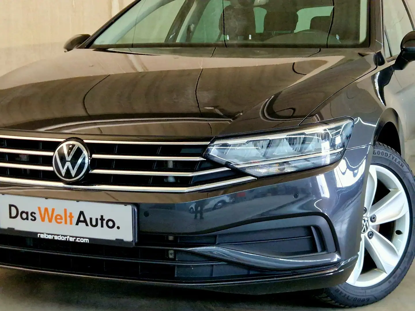 Volkswagen Passat Variant TDI SCR DSG Grijs - 2