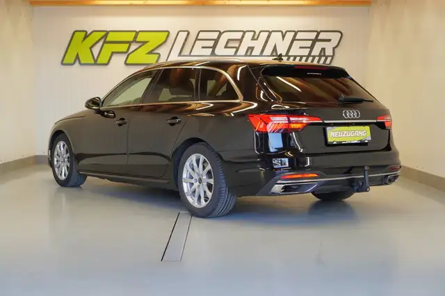 Audi A4 view 7