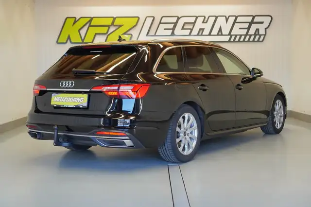 Audi A4 view 4
