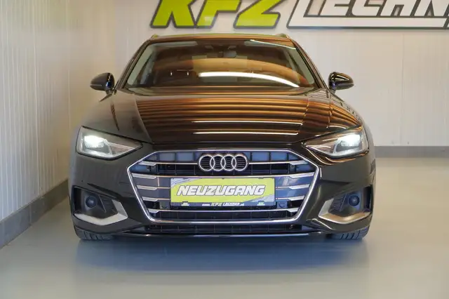 Audi A4 view 9