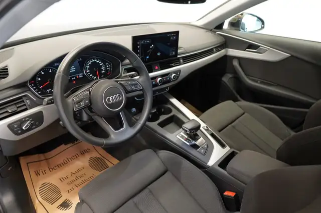 Audi A4 view 14