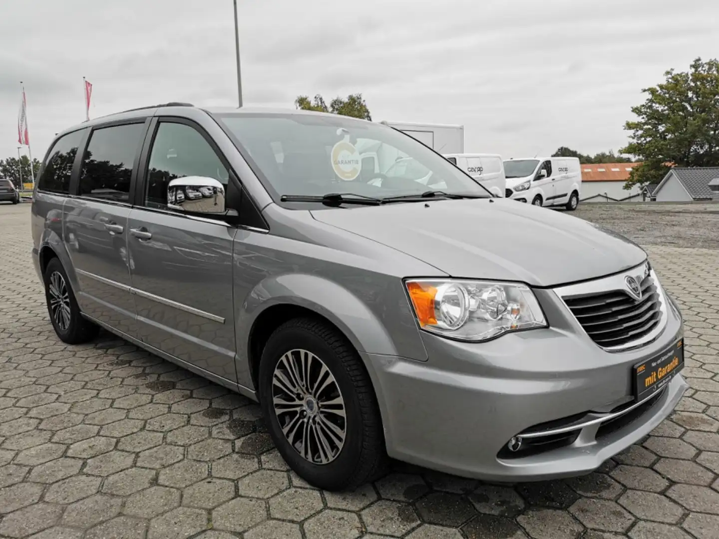Lancia Voyager S 2.8 CRD 7 Sitze Navi TÜV Neu+Garantie Silber - 2