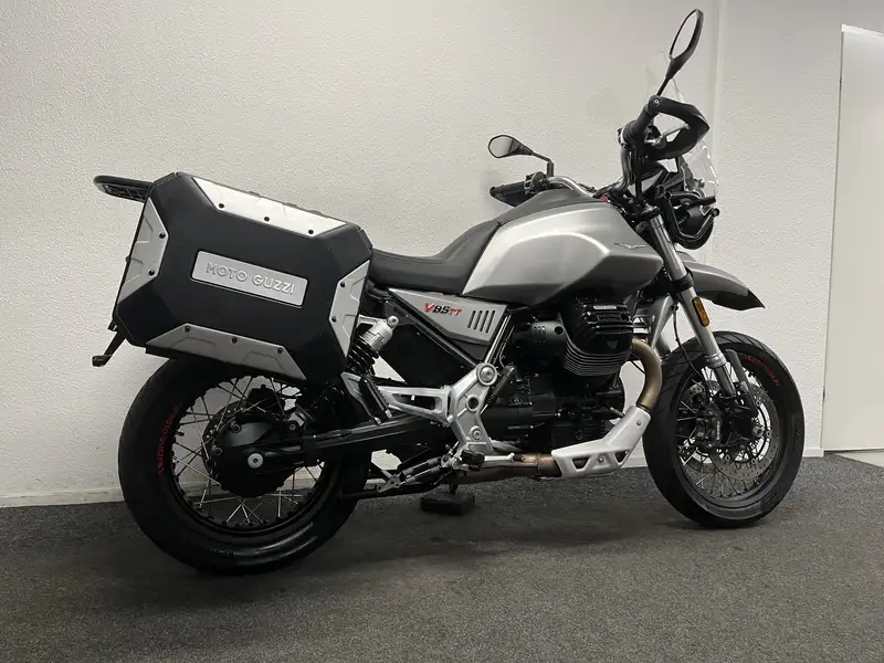 Moto Guzzi V 85 TT - foto 5