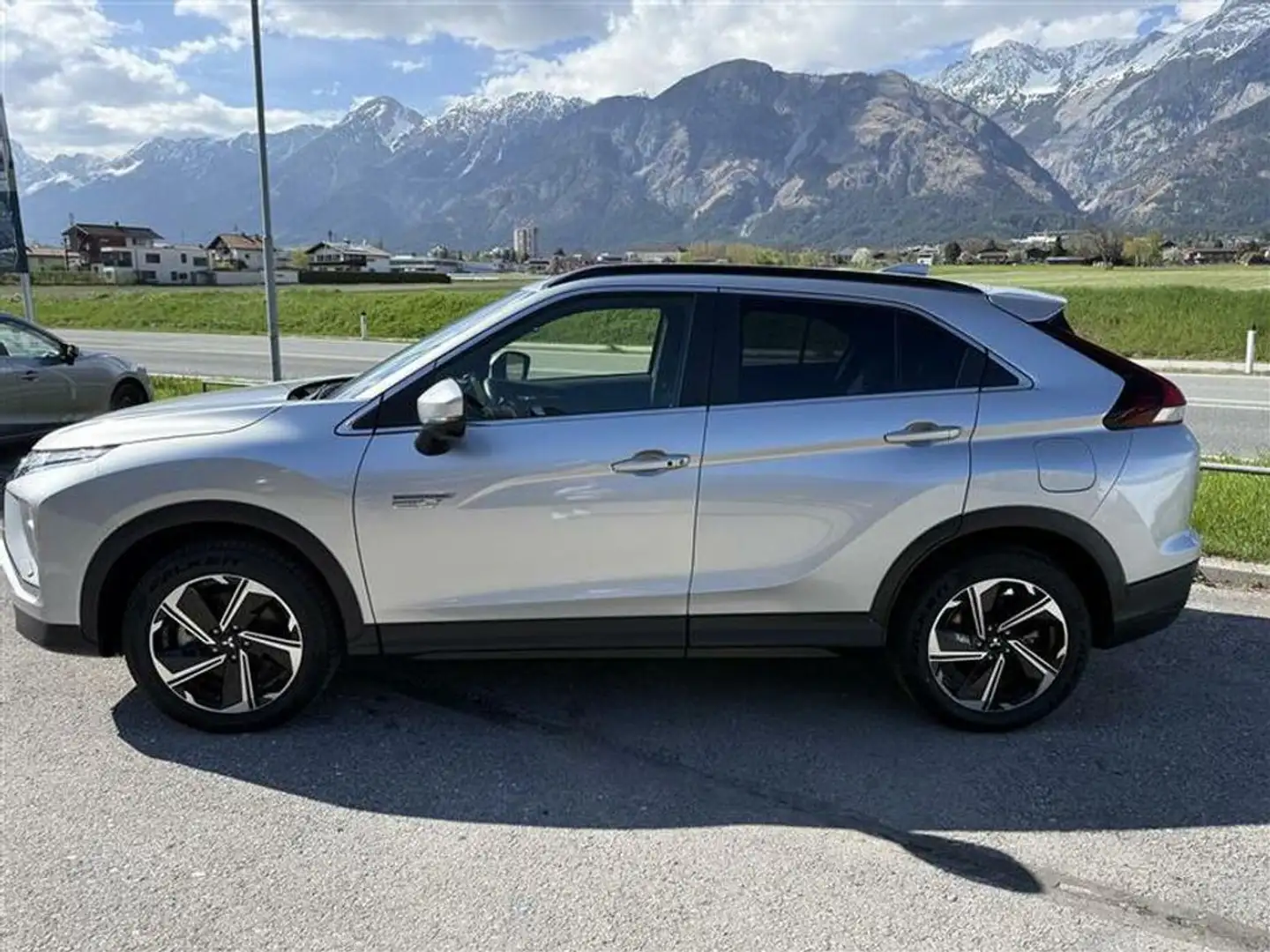 Mitsubishi Eclipse Cross Eclipse Cross 2,4 PHEV 4WD Intense+ CVT Aut. Silber - 2