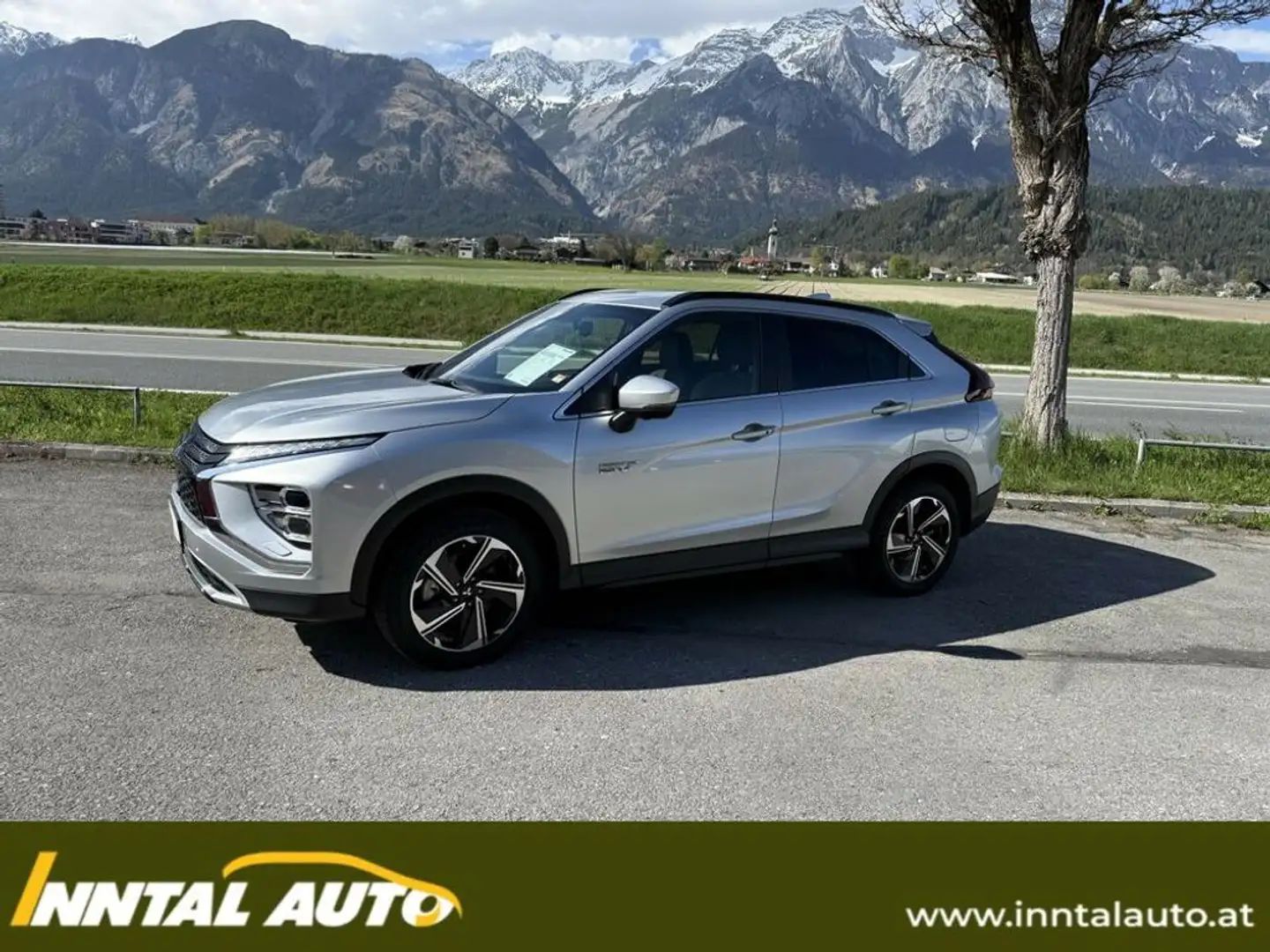 Mitsubishi Eclipse Cross Eclipse Cross 2,4 PHEV 4WD Intense+ CVT Aut. Silber - 1