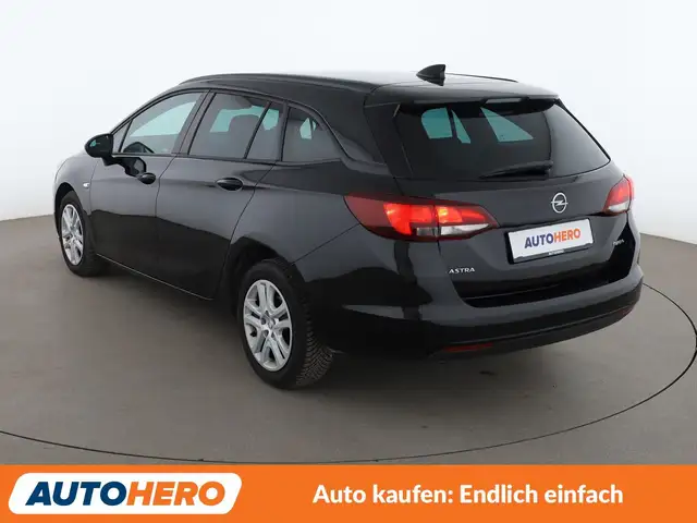 Opel Astra view 4