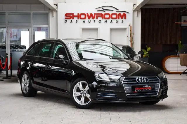 Audi A4 Avant view 3