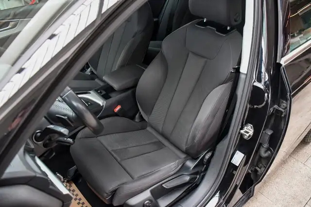 Audi A4 Avant view 10