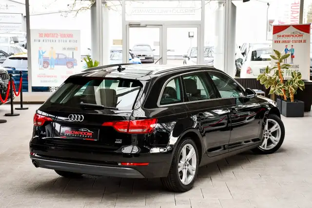 Audi A4 Avant view 2