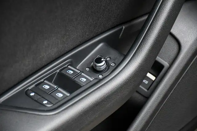 Audi A4 Avant view 8