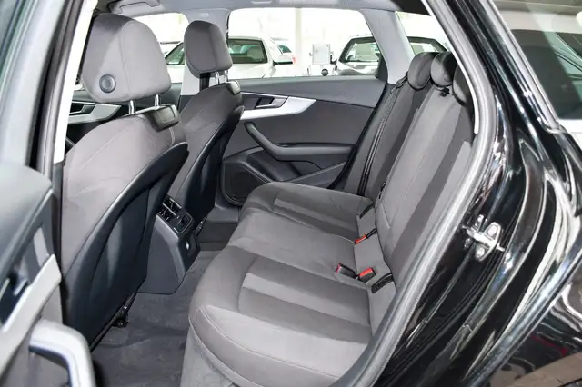 Audi A4 Avant view 13