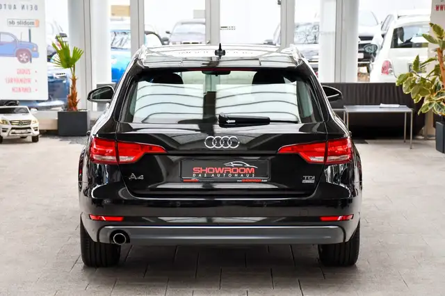 Audi A4 Avant view 6
