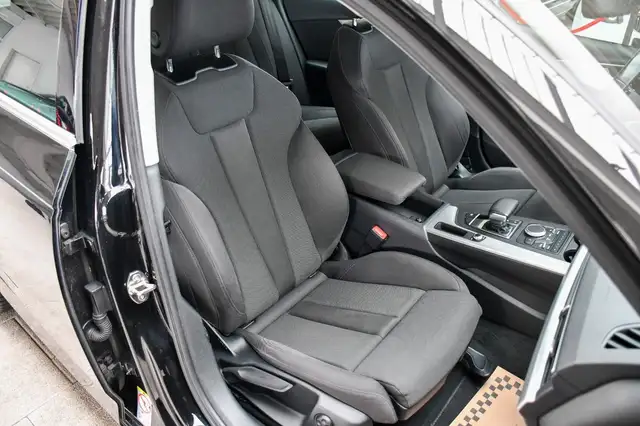 Audi A4 Avant view 12