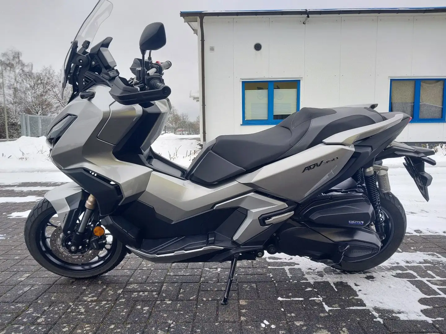 Honda ADV 350 A Plateado - 2